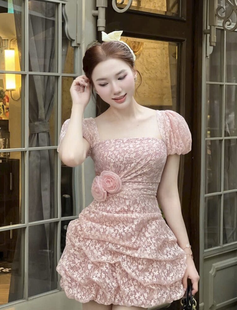 Đầm ren dự tiệc ngắn