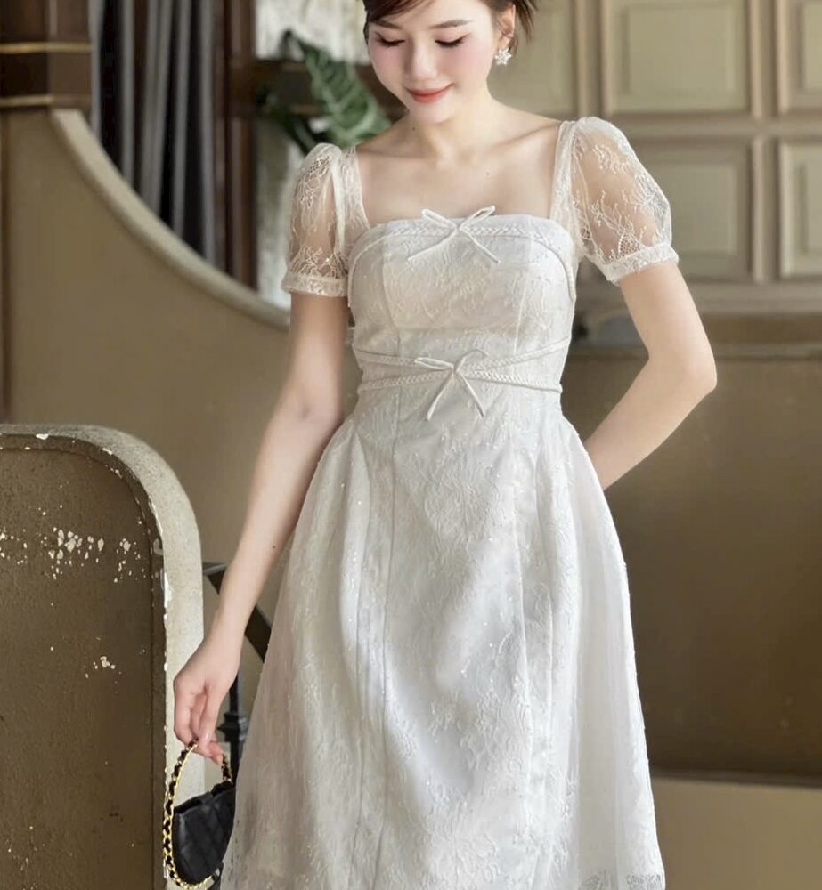 Đầm xoè cổ vuông