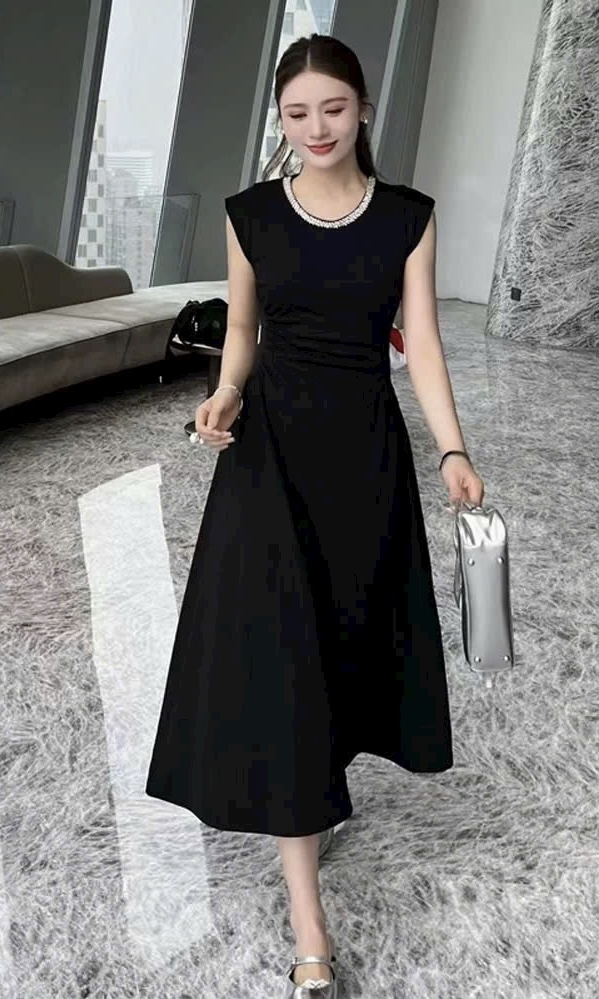 Đầm xoè QCCC màu đen sang trọng