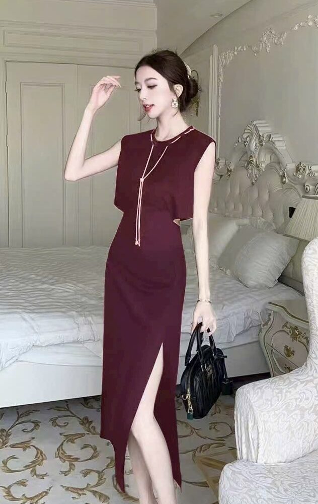 Đầm QCCC khoét eo cá tính