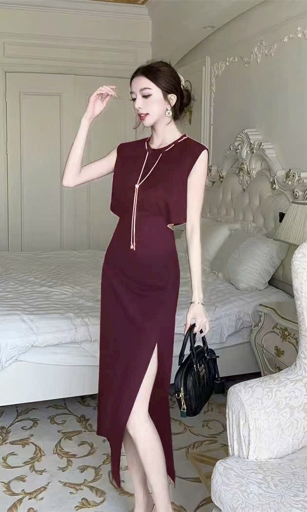 Đầm QCCC khoét eo cá tính