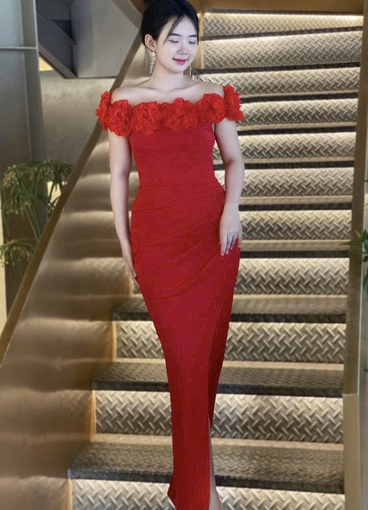 Đầm ôm body đính bông hồng trễ vai